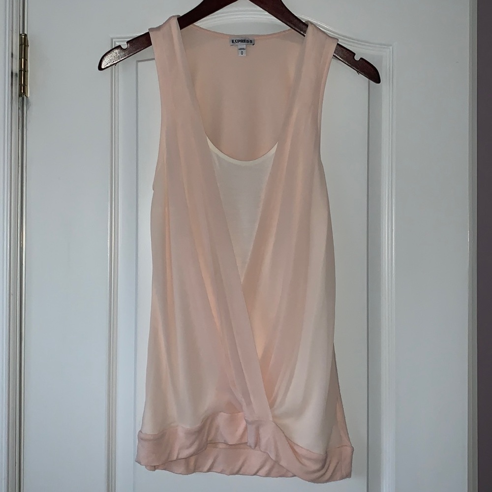 Light pink sleeveless blouse!